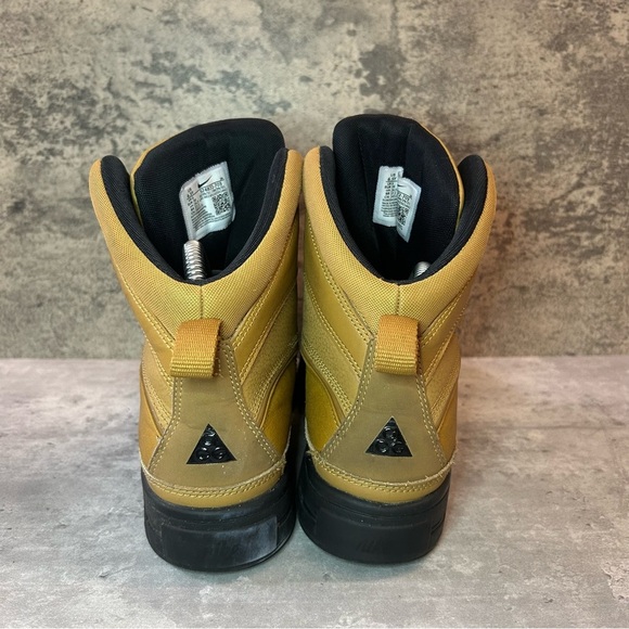 Nike ACG Boots Womens sz 8 (6.5Y) - tan/black - Picture 4 of 6